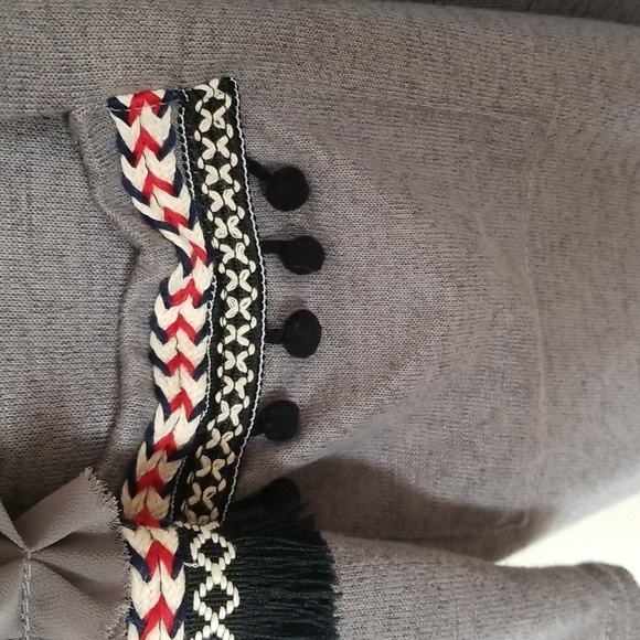 And the why Women's Open front casual sweater with decorative accents - Picture 3 of 6